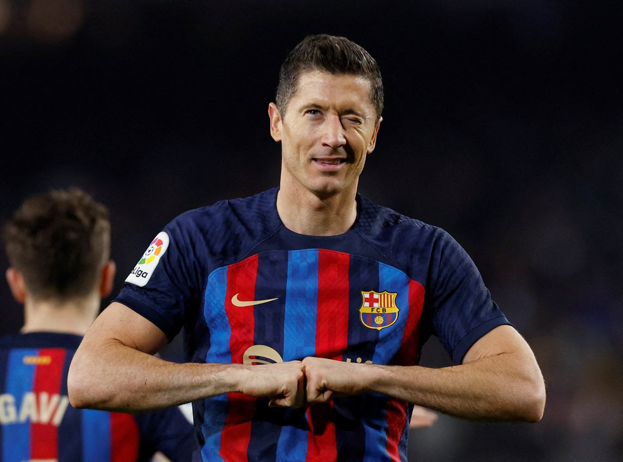 Lewandowski lập công, Barcelona tự tin đấu MU ở Old Trafford