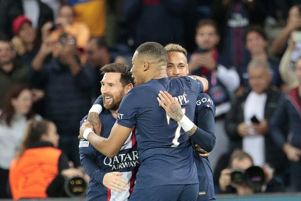 Mbappe chối làm xấu mặt Neymar, thừa nhận Messi đỉnh