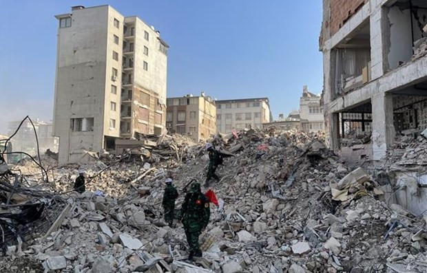 Vietnam’s rescue team discovers 15 sites with quake victims in Turkey so far hinh anh 1