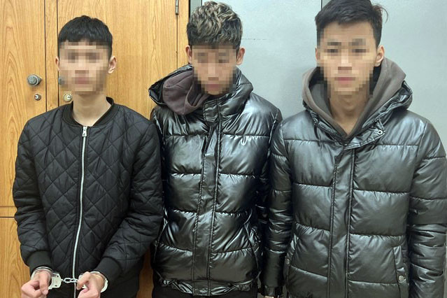 Vừa cướp giật điện thoại, nhóm thiếu niên bị cảnh sát hình sự tóm gọn