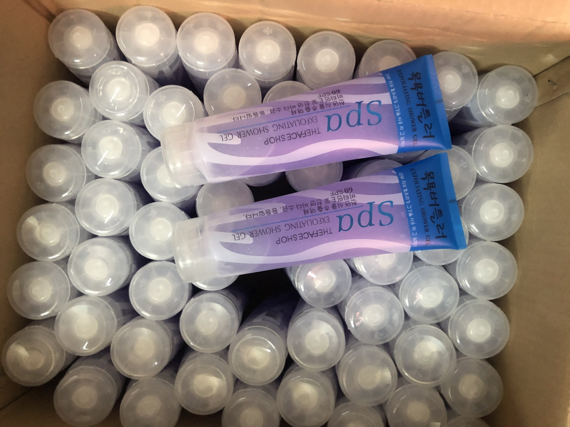 Đồng loạt kiểm tra nhiều điểm chứa trữ, kinh doanh mỹ phẩm lớn tại TP. HCM - Ảnh 3.