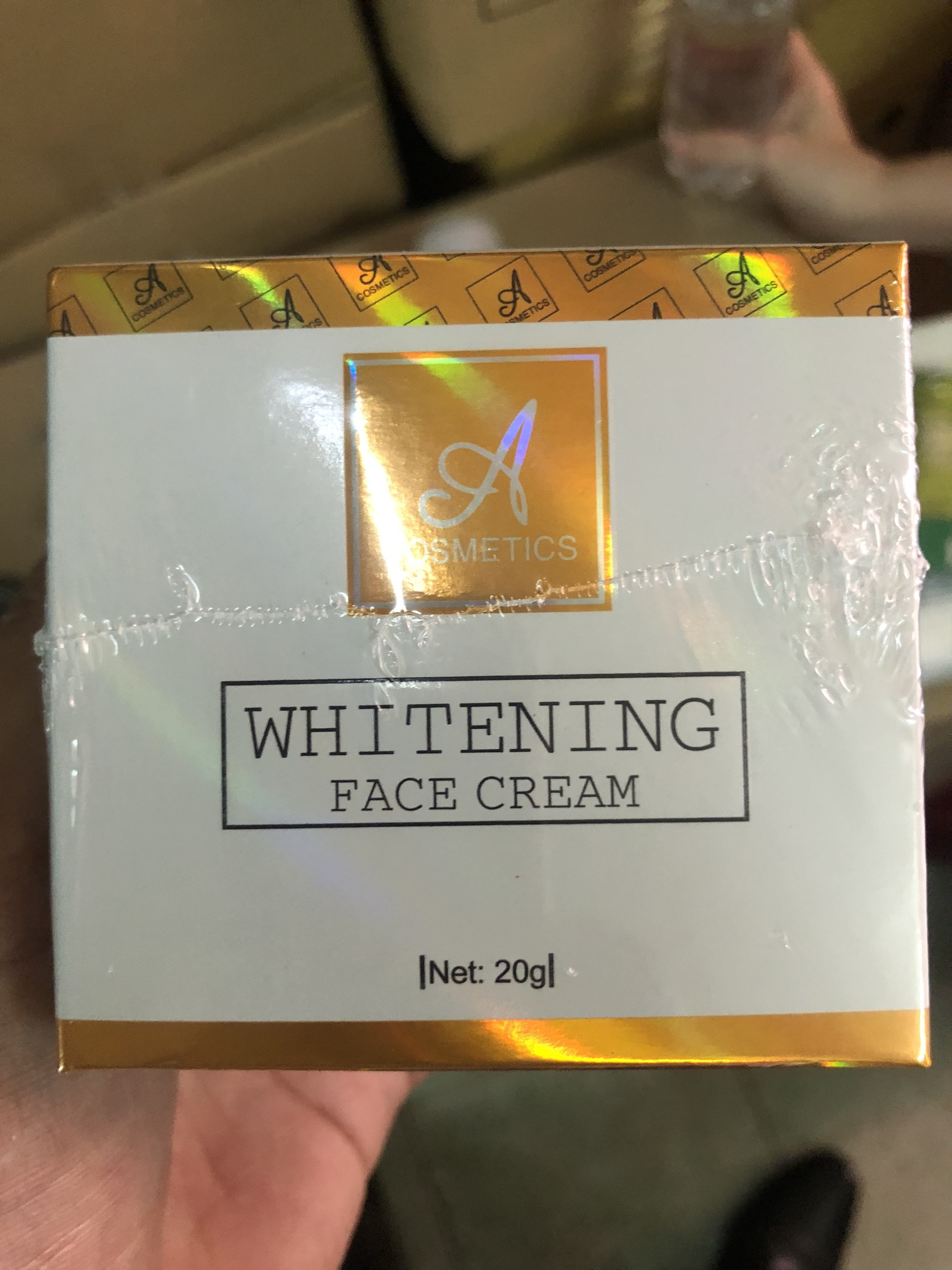 Đồng loạt kiểm tra nhiều điểm chứa trữ, kinh doanh mỹ phẩm lớn tại TP. HCM - Ảnh 2.