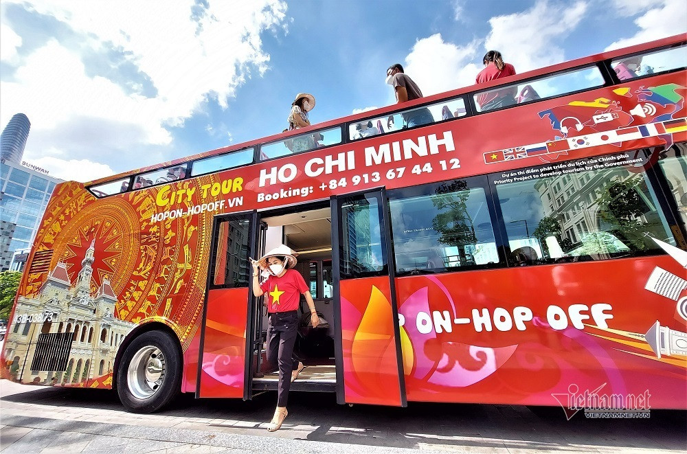 Thành phố Hồ Chí Minh tái khởi động thị trường, mở lại các tuyến tour du lịch