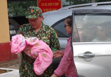 Four arrested trying to smuggle 15-day-old baby into China