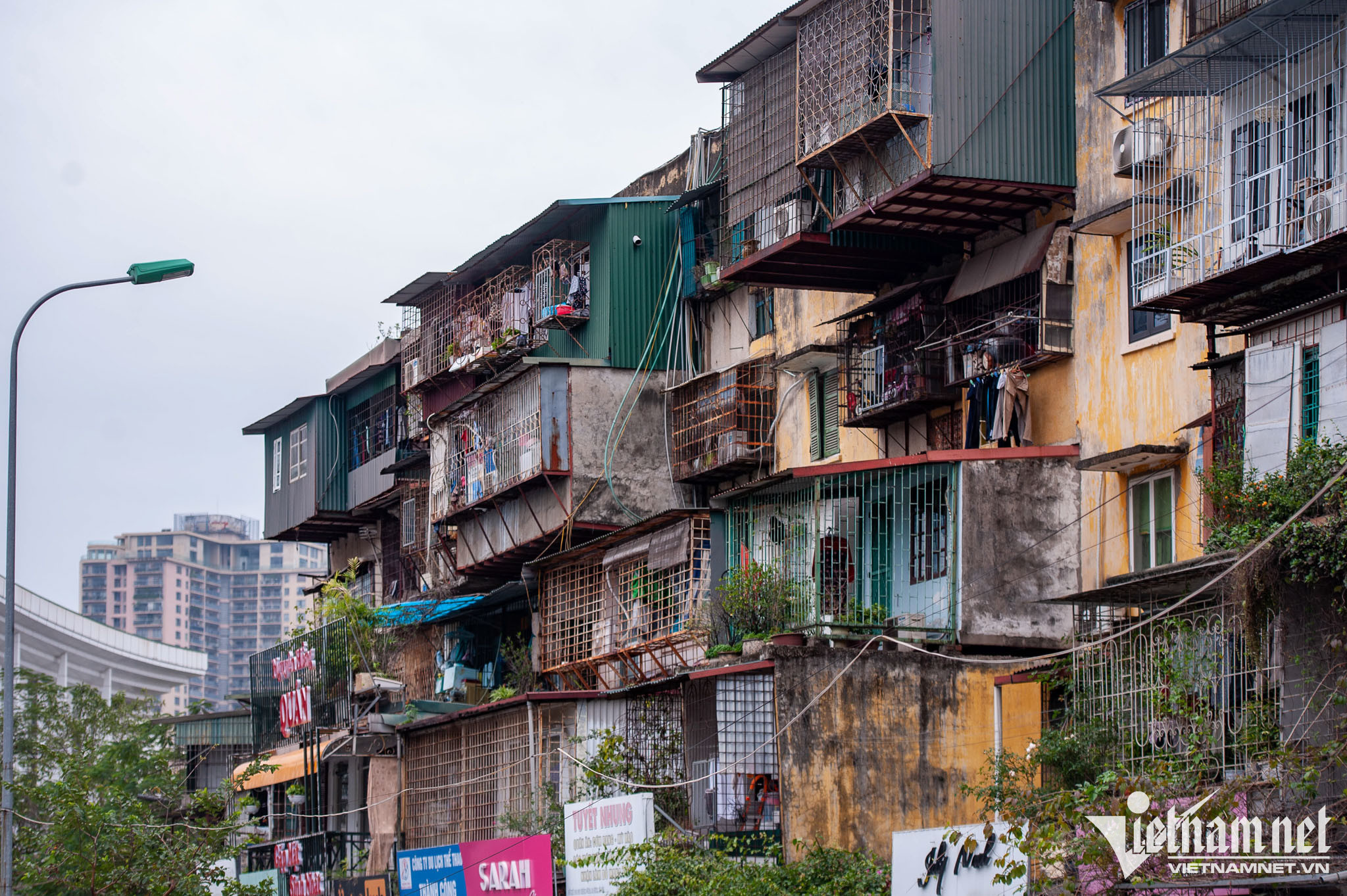 Hanoians still living in old, unsafe apartments that need to be rebuilt