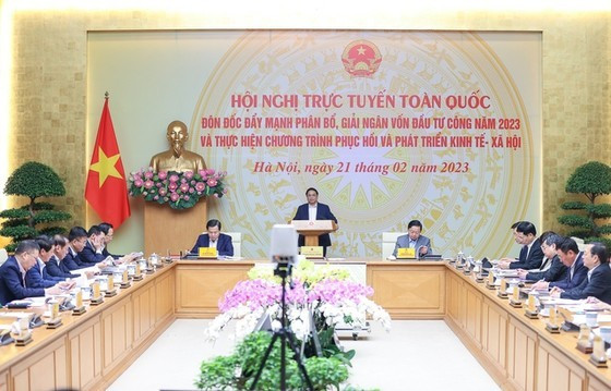 PM urges to accelerate disbursement rate of public investment ảnh 1