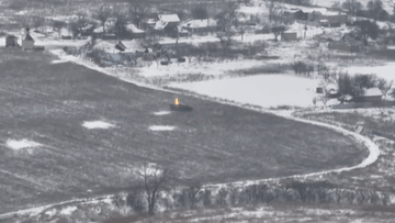 Video xe tăng Nga bốc cháy, phát nổ tại Ukraine