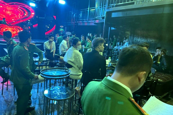 13 người dương tính với ma túy ở quán bar vừa khai trương