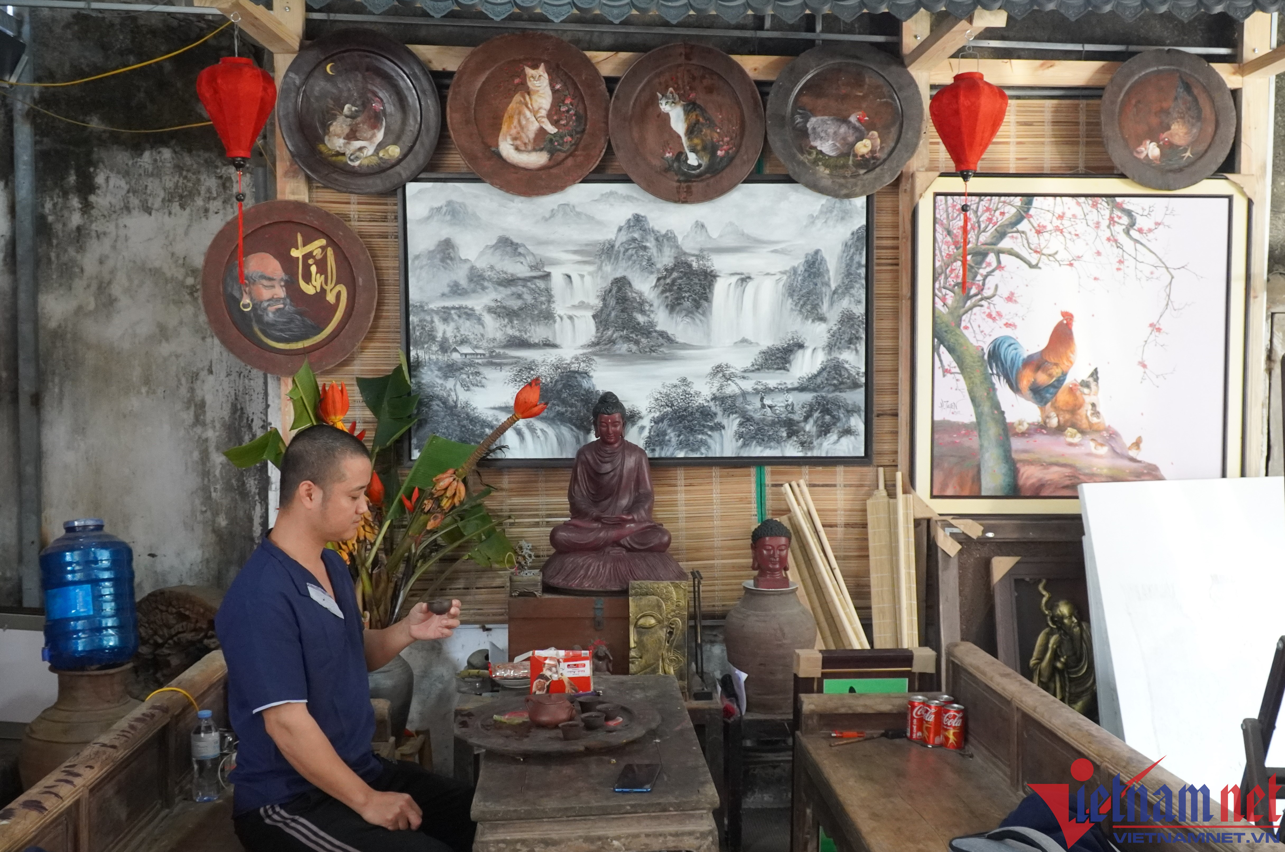 Độc đáo những bức tranh vẽ trên mâm gỗ xưa ở Thanh Hoá