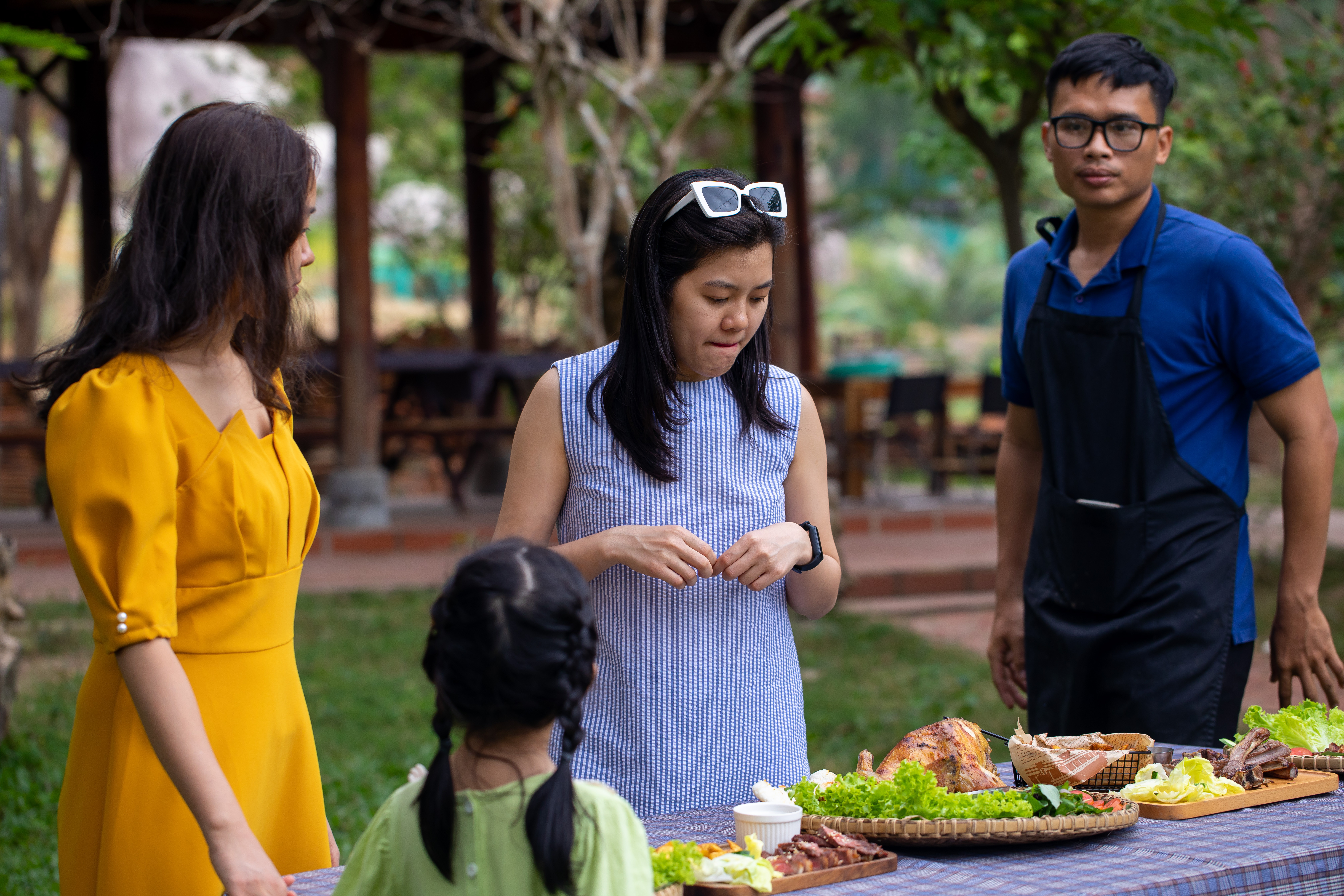 Nhóm bạn trẻ bỏ phố về quê làm chốn du lịch xanh mát ở Khánh Hòa
