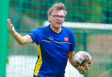 HLV Philippe Troussier và dấu hiệu đáng mừng từ V-League 2023