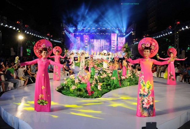 Ao dai festival to take place throughout March in HCM City hinh anh 1