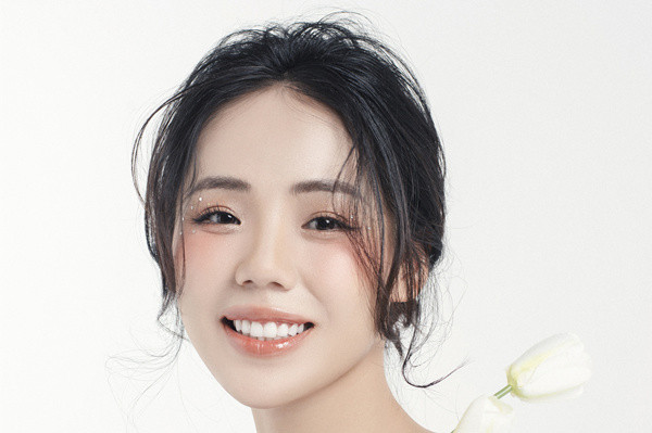'Thánh nữ cover' Hương Ly: Đúng, tôi sửa mũi, nâng ngực