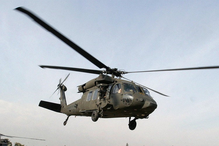 Lộ hình ảnh đặc nhiệm tình báo Ukraine nhận trực thăng 'diều hâu đen' từ Mỹ