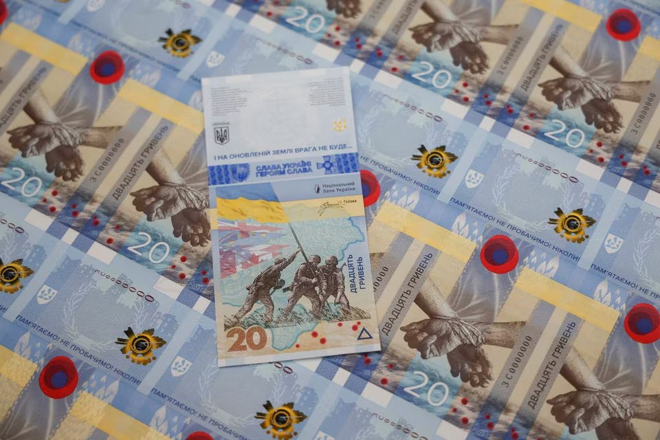Ukraine phát hành tiền giấy đánh dấu một năm xung đột với Nga