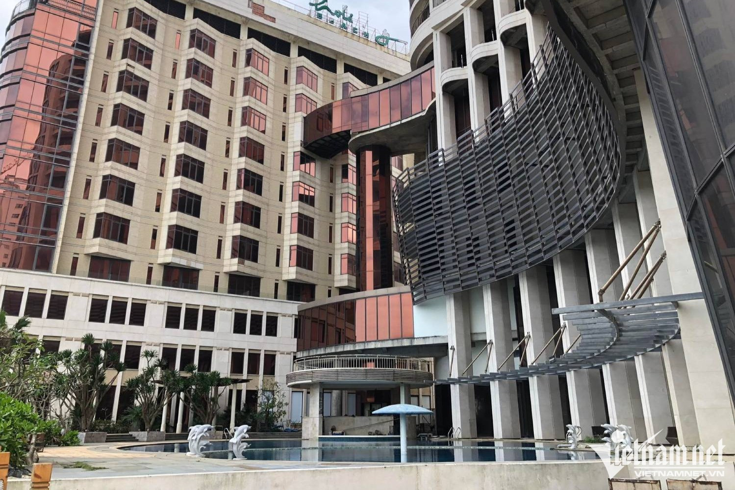 Dịch qua, hè tới nhưng loạt khách sạn ở Đà Nẵng vẫn đóng cửa im lìm