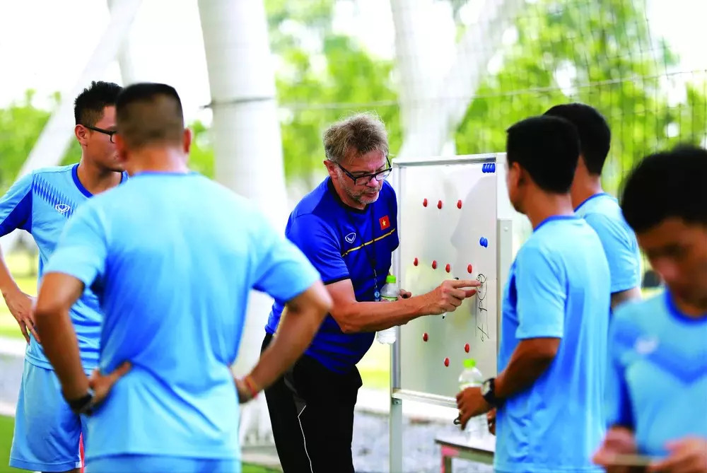 Tuyển Việt Nam: VFF nhìn xa, chờ tài HLV Philippe Troussier phát huy