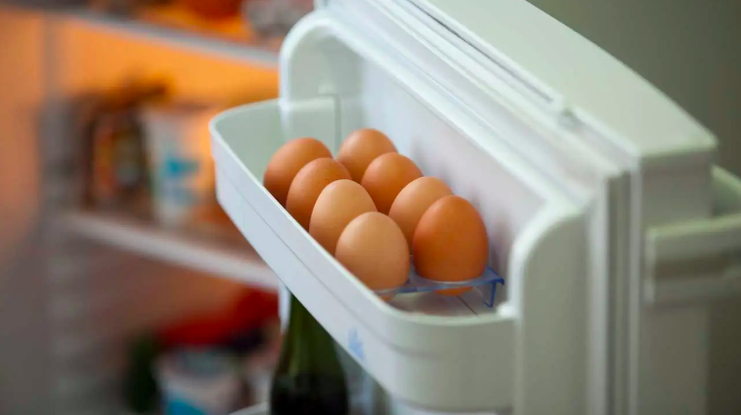 Bảo quản trứng ở tủ lạnh vì sao không nên để ở cánh cửa,có nên rửa trước khi cất