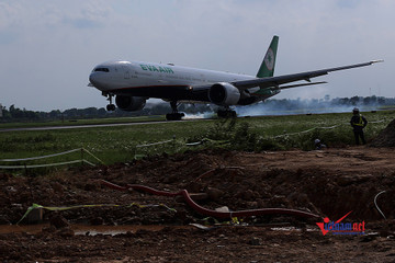 Lo ngại khói rơm rạ làm giảm tầm nhìn phi công ở sân bay Nội Bài