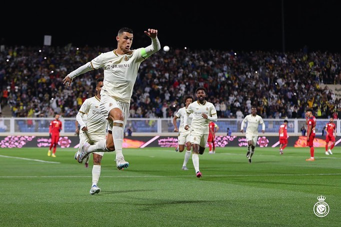 Ronaldo lập hat-trick giúp Al Nassr tiếp tục bay cao