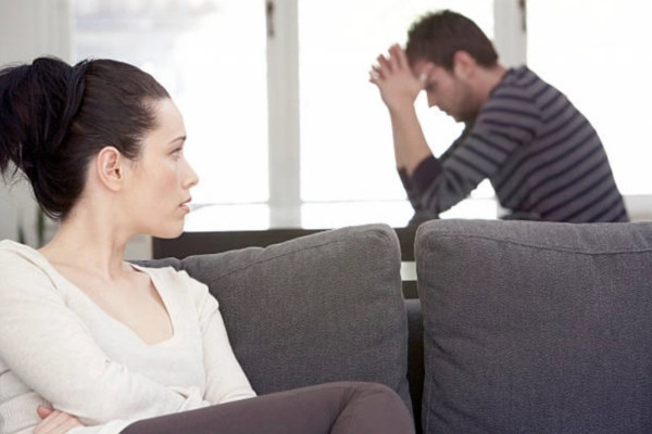 Vừa đi công tác về, tôi tái mặt khi nghe lời con gái 3 tuổi nói