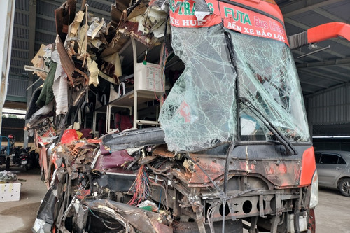 Vụ tai nạn 3 người chết: Khởi tố tài xế xe khách Phương Trang