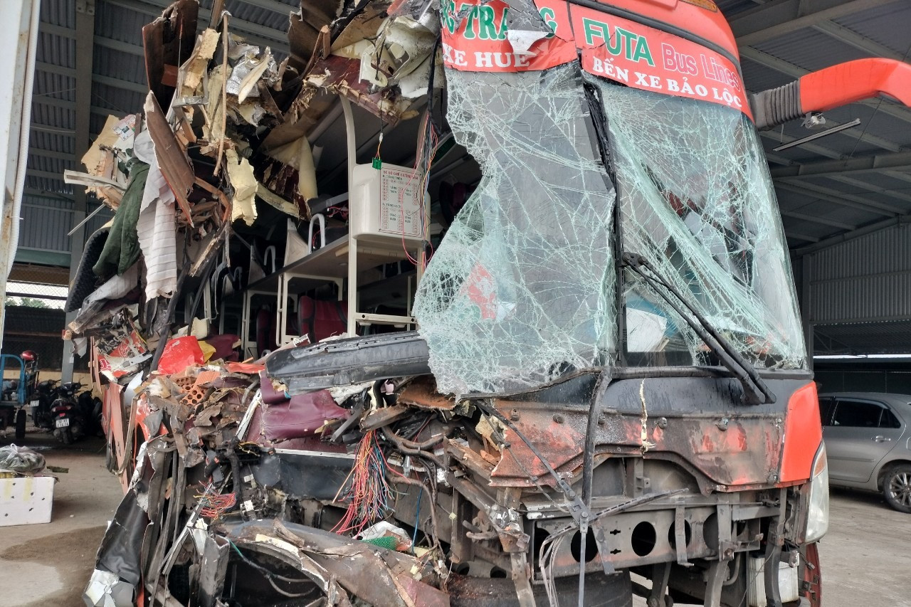 Vụ tai nạn 3 người chết: Khởi tố tài xế xe khách Phương Trang