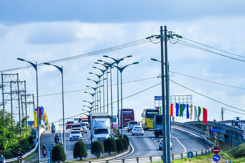 Vì sao tiến độ thi công đường cao tốc Mỹ Thuận - Cần Thơ chậm?