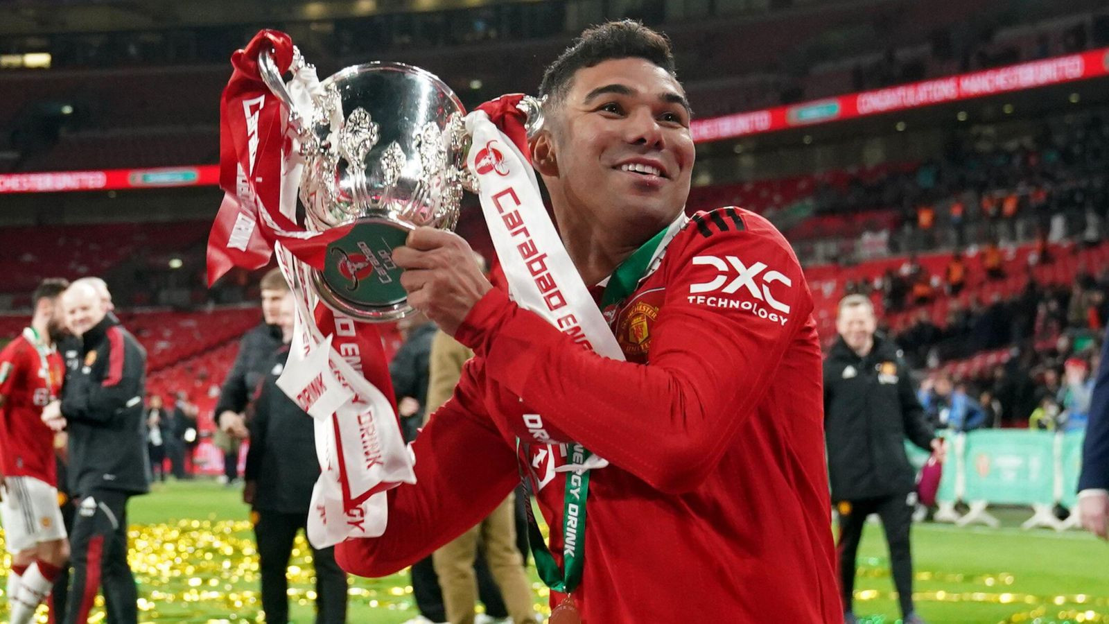 MU ăn mừng League Cup, Casemiro không quên mắng Bruno Fernandes