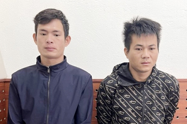 Khởi tố 2 kẻ cướp điện thoại của người đi đường