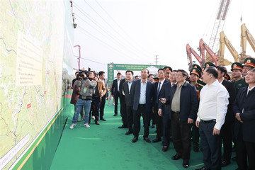 PM launches construction of expressway linking Hoa Binh and Son La
