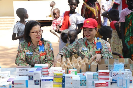 Vietnamese medical workers provide checkups, drugs to locals in South Sudan ảnh 2