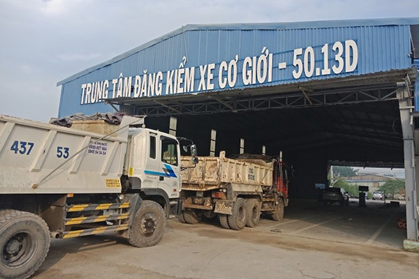 Khám xét Trung tâm đăng kiểm 50-13D ở TP.HCM