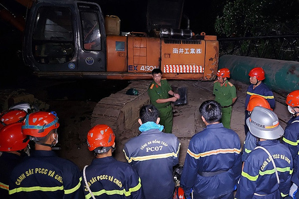 Công an Đồng Tháp thông tin thêm vụ bé trai 10 tuổi rơi ống trụ bê tông