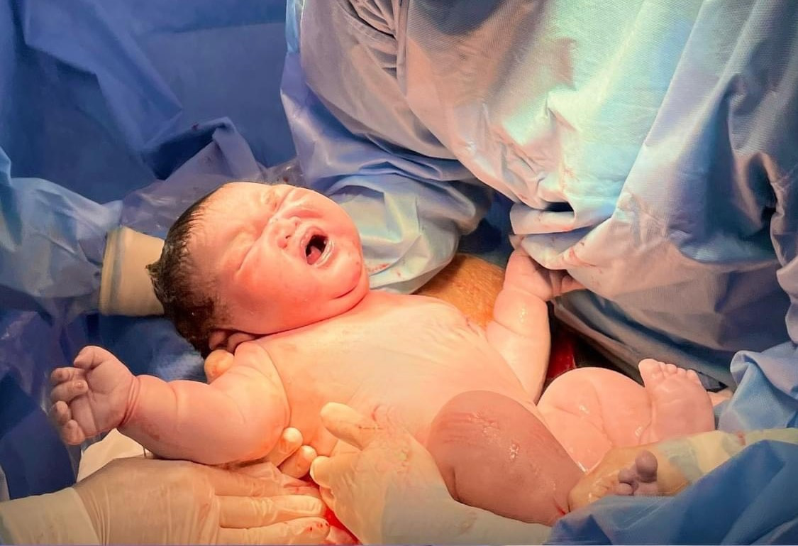 Bé trai nặng gần 5,8kg chào đời tại TP.HCM