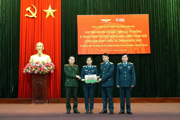 MIC trao 2,4 tỷ đồng bồi thường bảo hiểm cho gia đình Thiếu tá Trần Ngọc Duy
