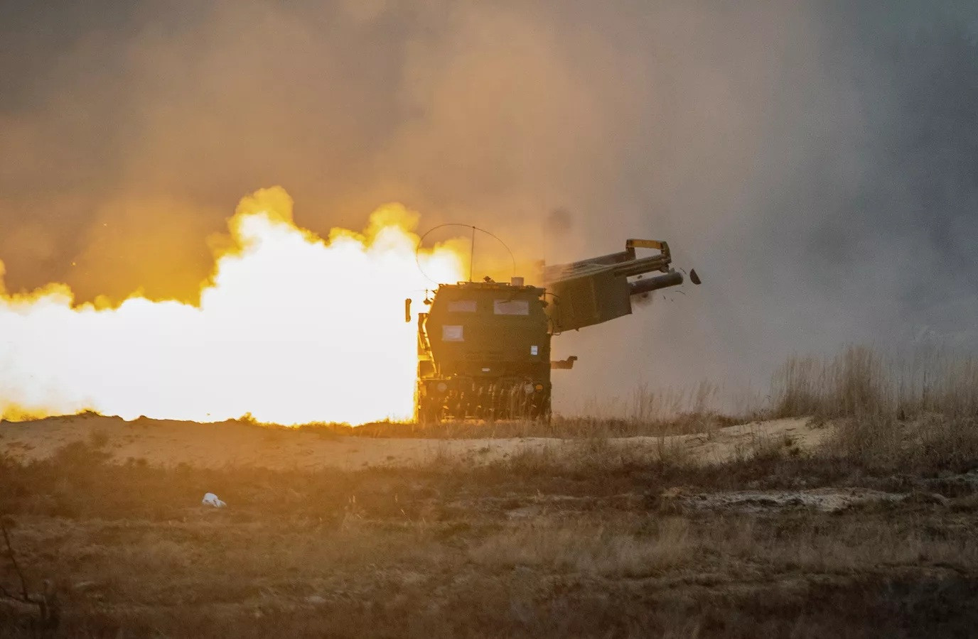 Ukraine đảm bảo không tấn công Nga bằng tên lửa tầm xa, EU công bố gói hỗ trợ mới