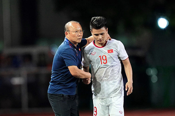 Quang Hải gặp khó ở Pau FC: Tại bản thân hay bởi ông Park