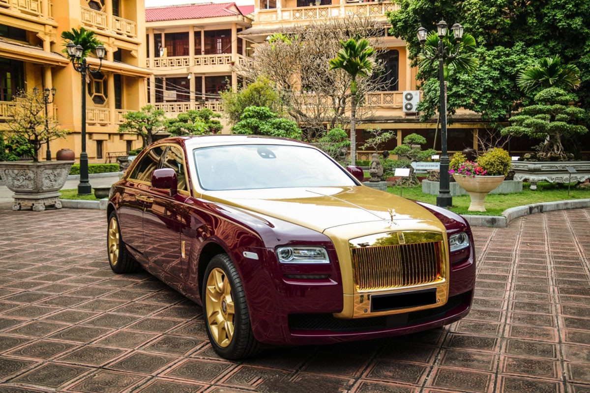 Golden RollsRoyce Phantom model shown on gold exhibition in China  Buy  Sell or Upload Video Content with Newsflare