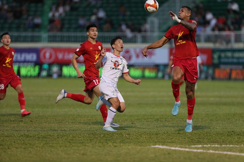 Cựu sao HAGL 'trải lòng' trước nguy cơ phải xuống hạng V.League, Bầu Đức lập tức ra tay cứu giúp?