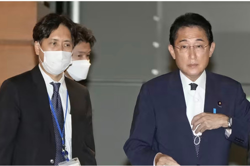 Thủ tướng Nhật Bản sa thải trợ lý vì tuyên bố kỳ thị người chuyển giới
