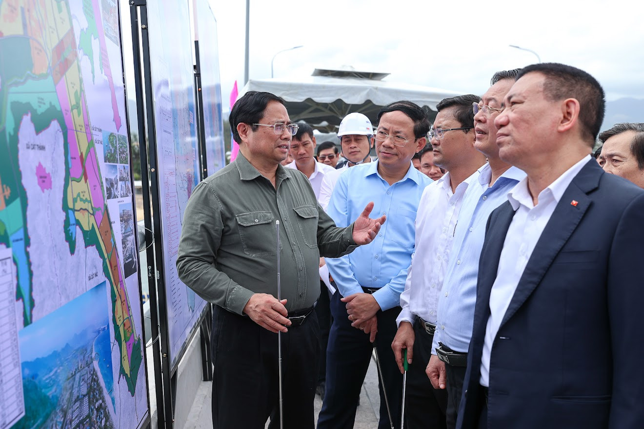 Thủ tướng khảo sát một số công trình, dự án lớn tại Bình Định - Ảnh 8.