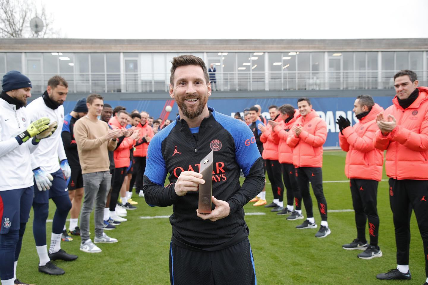 Messi thú nhận ‘ngượng’ vì hàng rào danh dự PSG