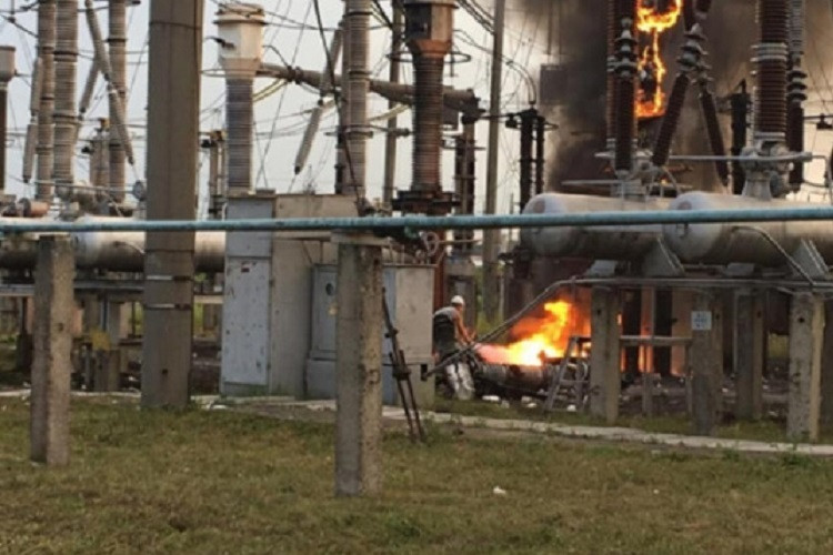 Cháy trạm biến áp ở Ukraine, nửa triệu người sống trong cảnh mất điện
