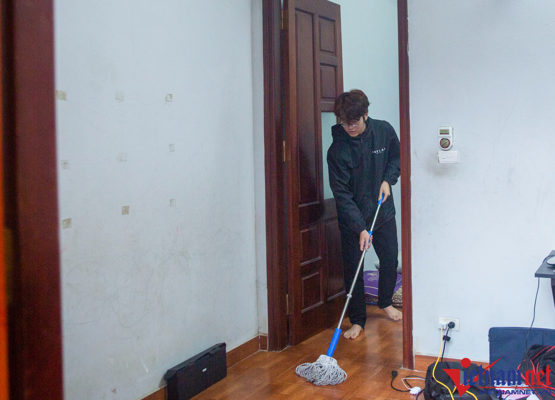 Người Hà Nội đối phó với thời tiết nồm ẩm
