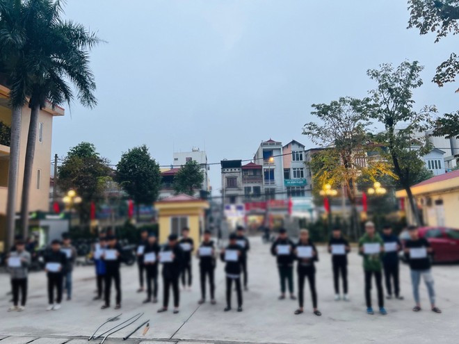 Thách thức qua mạng xã hội, 2 nhóm thiếu niên mang hung khí đi đánh nhau
