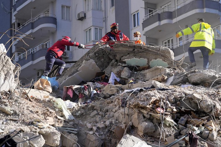 Cụ ông sống sót sau động đất ở Thổ Nhĩ Kỳ kể lại giây phút cuối bên vợ