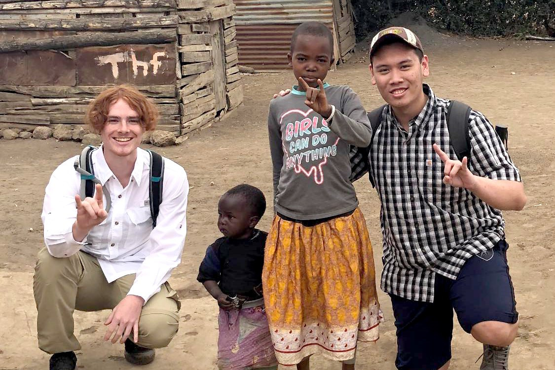 Chàng trai Việt xây dựng dự án y khoa giúp đỡ người dân châu Phi và Đông Nam Á