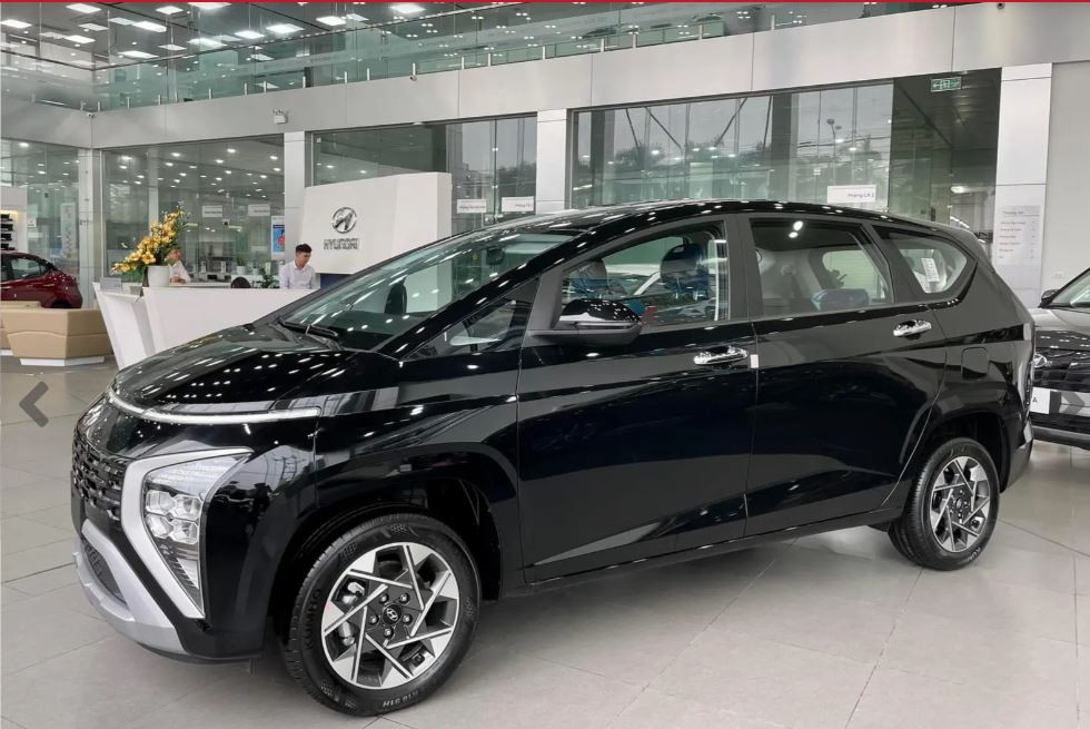 'Tân binh' Hyundai Stargazer giảm sâu dưới giá đề xuất, quyết đấu Mitsubishi Xpander