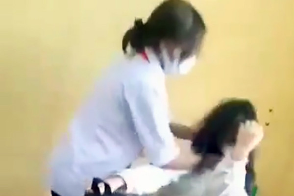 Nữ sinh tổ chức đánh bạn, quay clip vì 'không thích thì đánh'